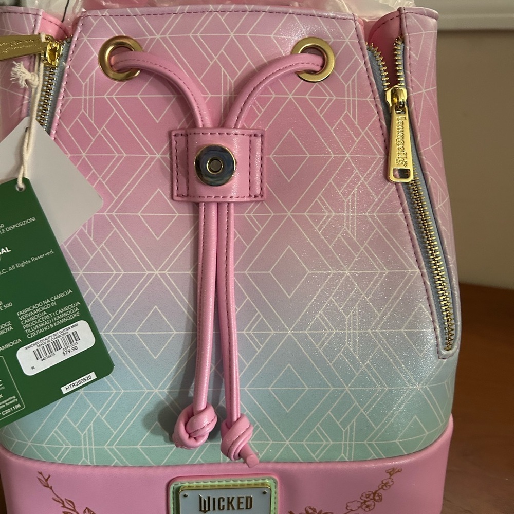 ✨💜💖Loungefly Wicked Iridescent Ombre Mini Backpack💖💜✨ - Picture 6 of 10